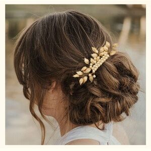 Brand New Beautiful Gold Leaf Floral Hairpiece with Faux Pearls